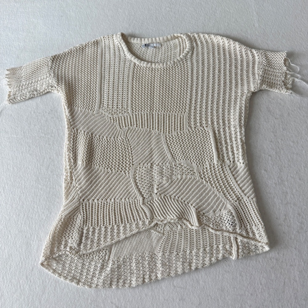 Volcom Crochet Style Short Sleeve Sweater Womens Medium Cream Asymmetrical Hem